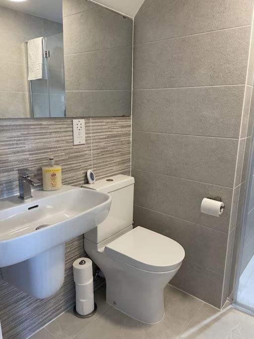 Paradigm House, Modern 2-Bedroom Duplex Apartment 2, Free Parking, 牛津 外观 照片